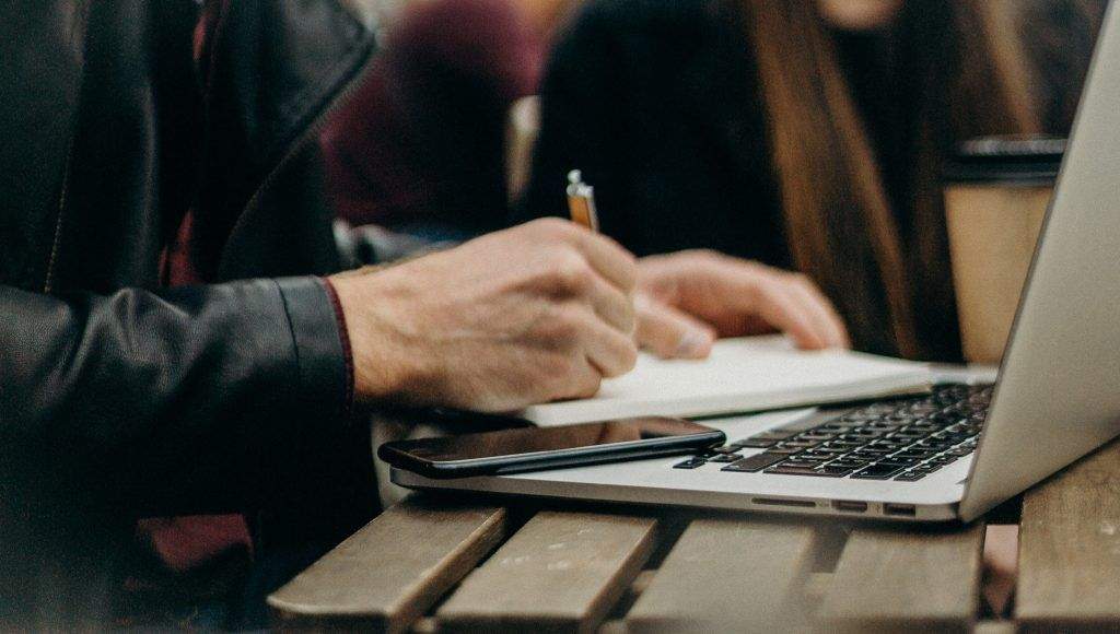 Membedah Perbedaan Antara Procurement dan Purchasing