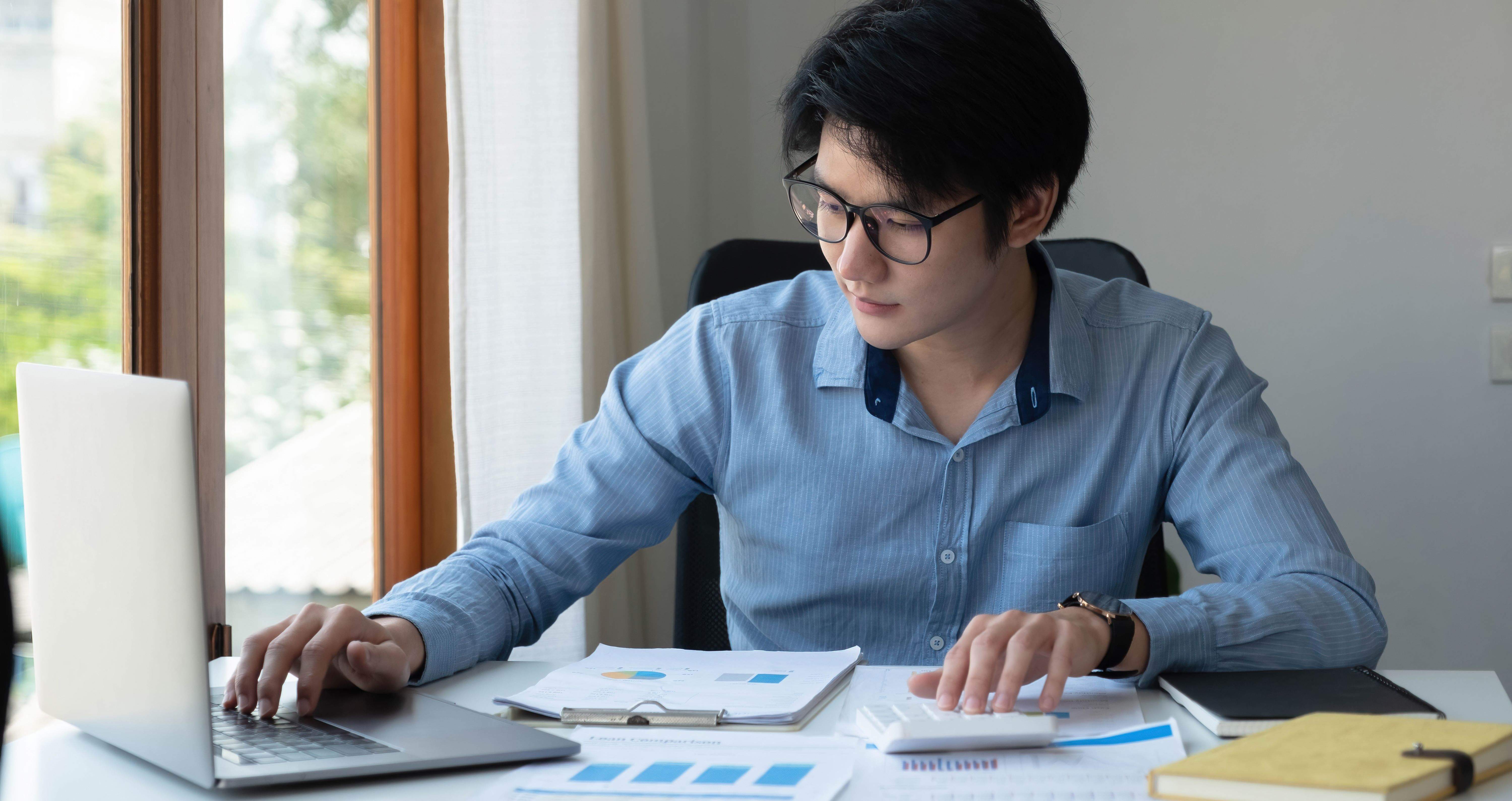 Laporan Akhir Tahun yang Efektif dengan Sistem ERP